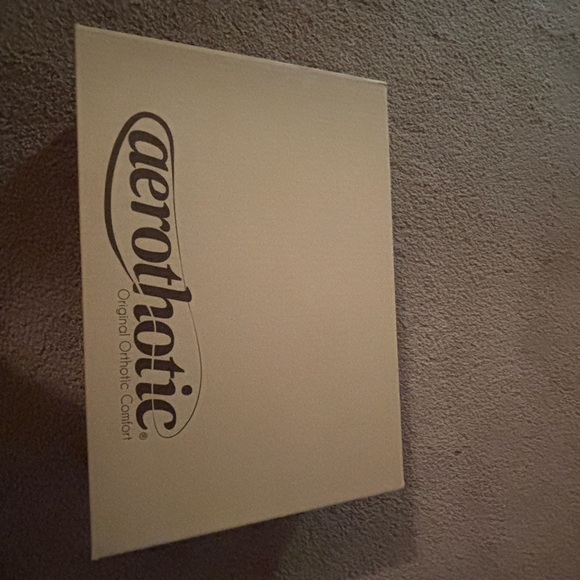 New in Box Women’s Aerothotic Dark Brown Fur Lined Clogs - Picture 2 of 5